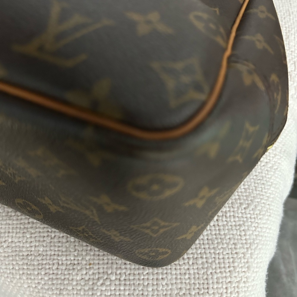 Louis Vuitton Monogram Canvas Handbag - Picture 11 of 16